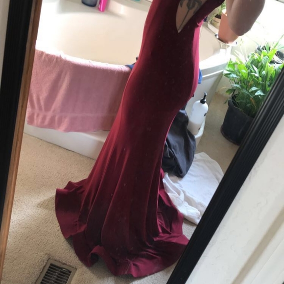 Beautiful prom dress worn once paid over $500 has - Picture 3 of 3